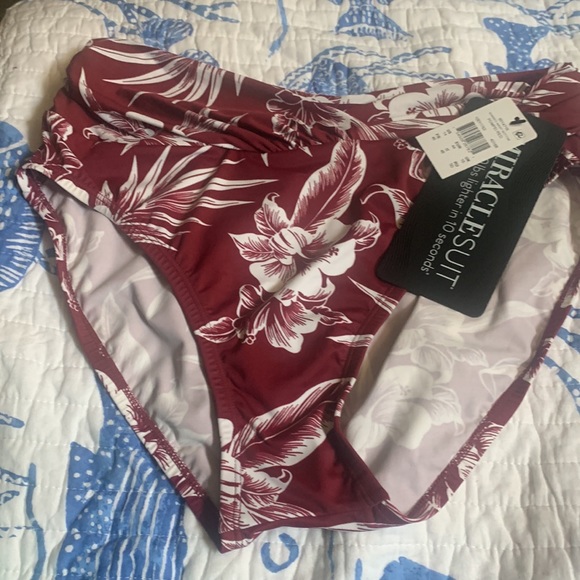 New Miraclesuit Banded high waist bottom with V twist front size 14 - Picture 3 of 11